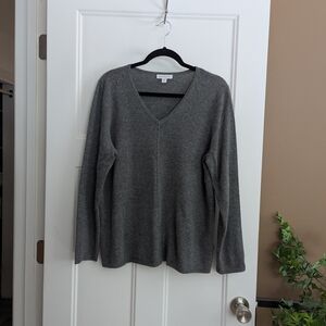 Gray V-Neck Sweater for Women. 100% Cashmere. Size XL.